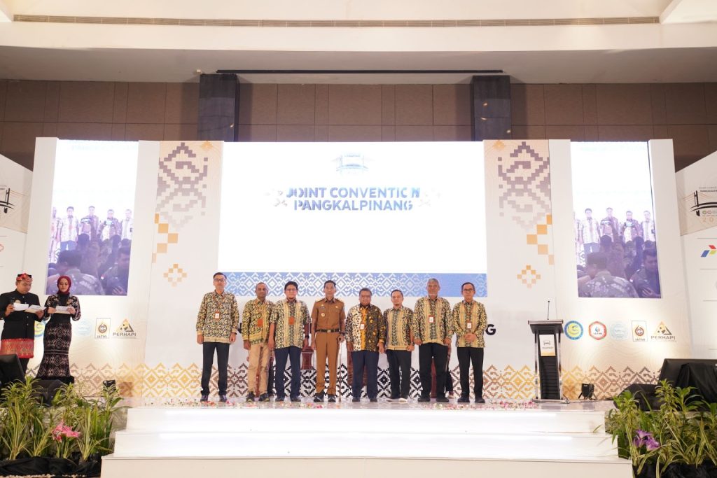(Acara opening ceremony Joint Convention Pangkalpinang 2023 yang dibuka oleh Pj. Gubernur Bangka Belitung dan 5 Ketua Asosiasi di Hotel Novotel Bangka Hotel & Convention Center)